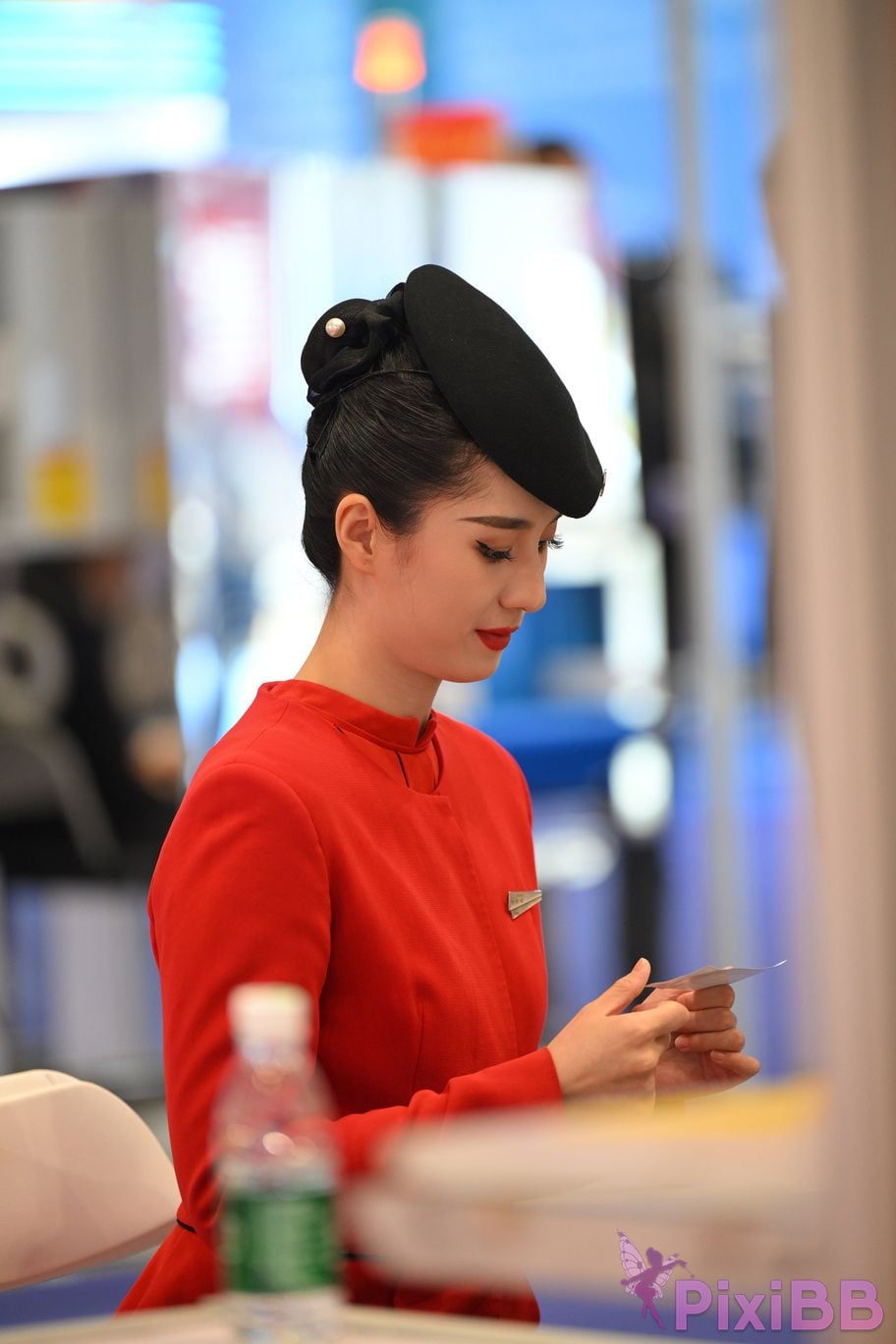 Featured Street Photography Works No.5468 Chinese red slightly thick black stockings stewardess PixiBB.COM 074