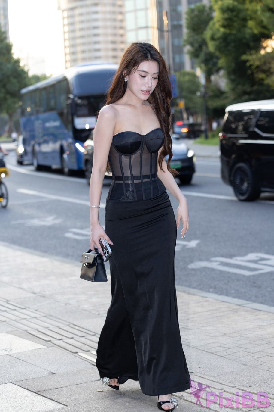 Featured Street Photography Works No.5470 black long skirt PixiBB.COM 017