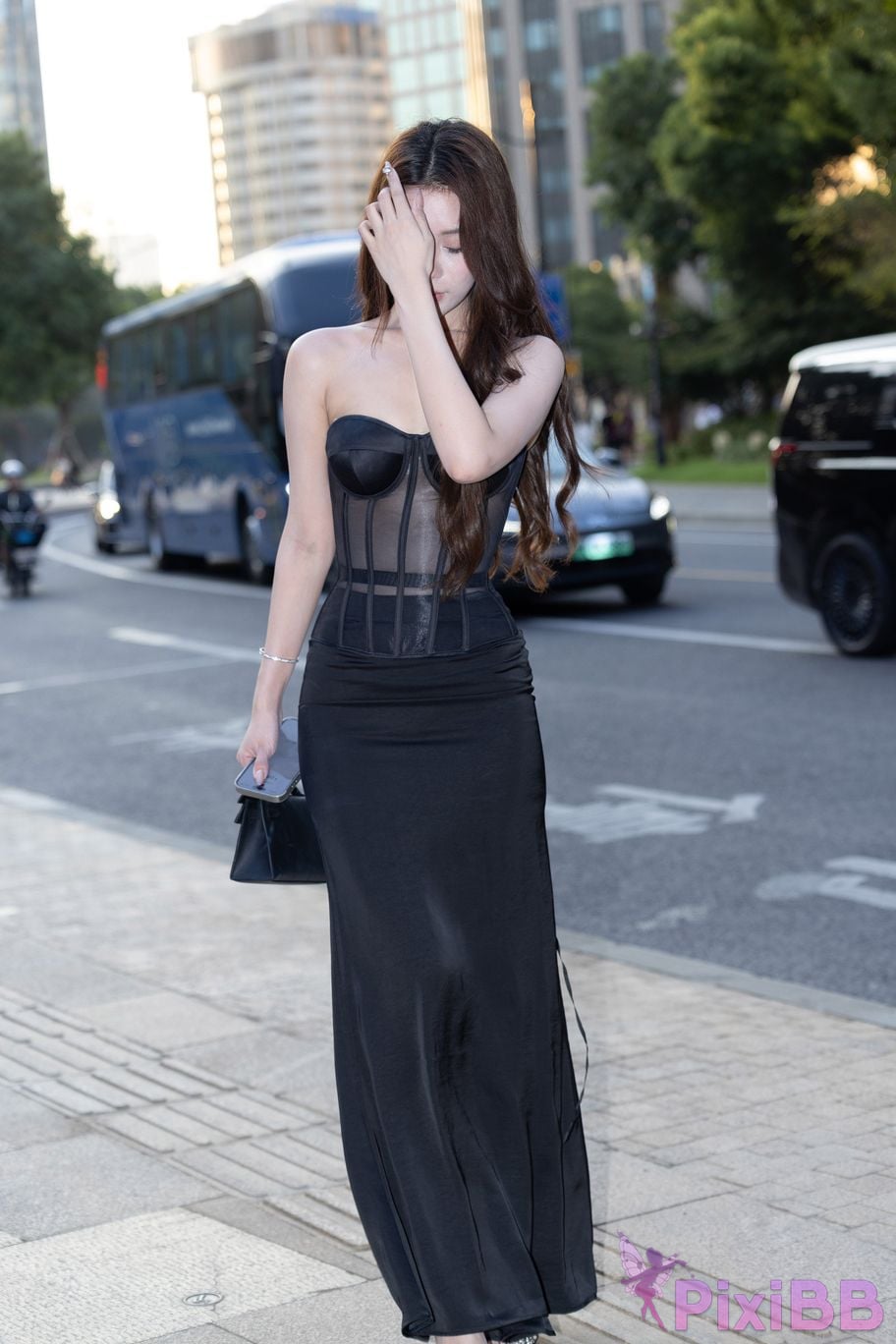 Featured Street Photography Works No.5470 black long skirt PixiBB.COM 032