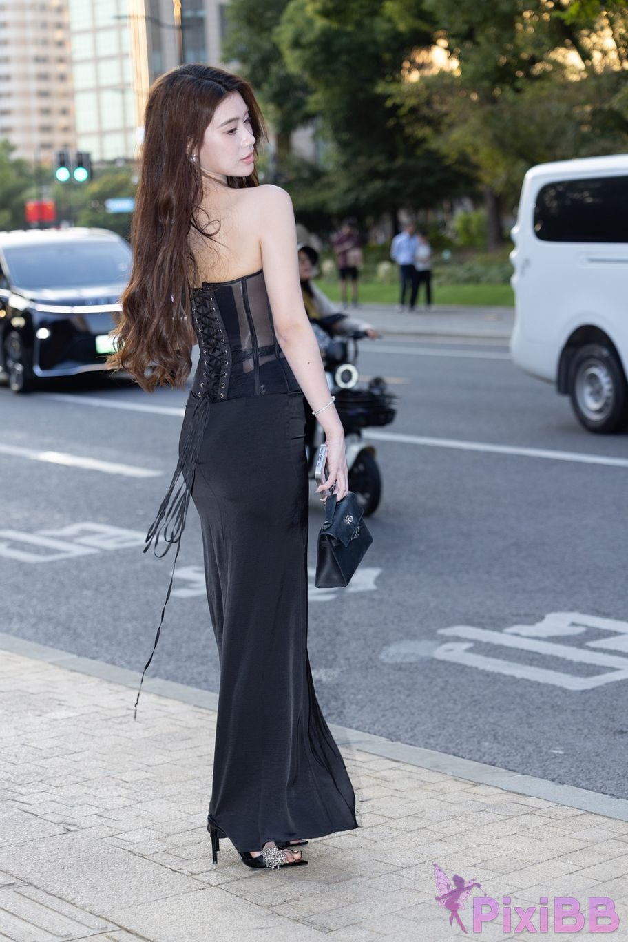 Featured Street Photography Works No.5470 black long skirt PixiBB.COM 066