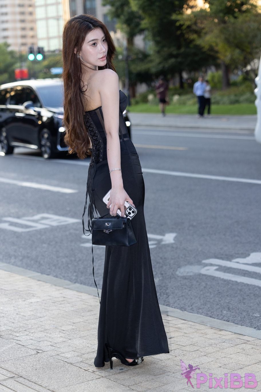 Featured Street Photography Works No.5470 black long skirt PixiBB.COM 069