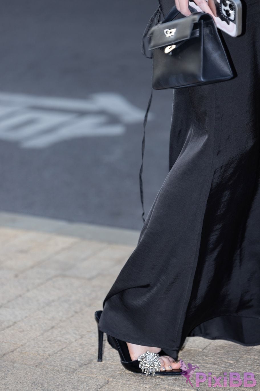 Featured Street Photography Works No.5470 black long skirt PixiBB.COM 105
