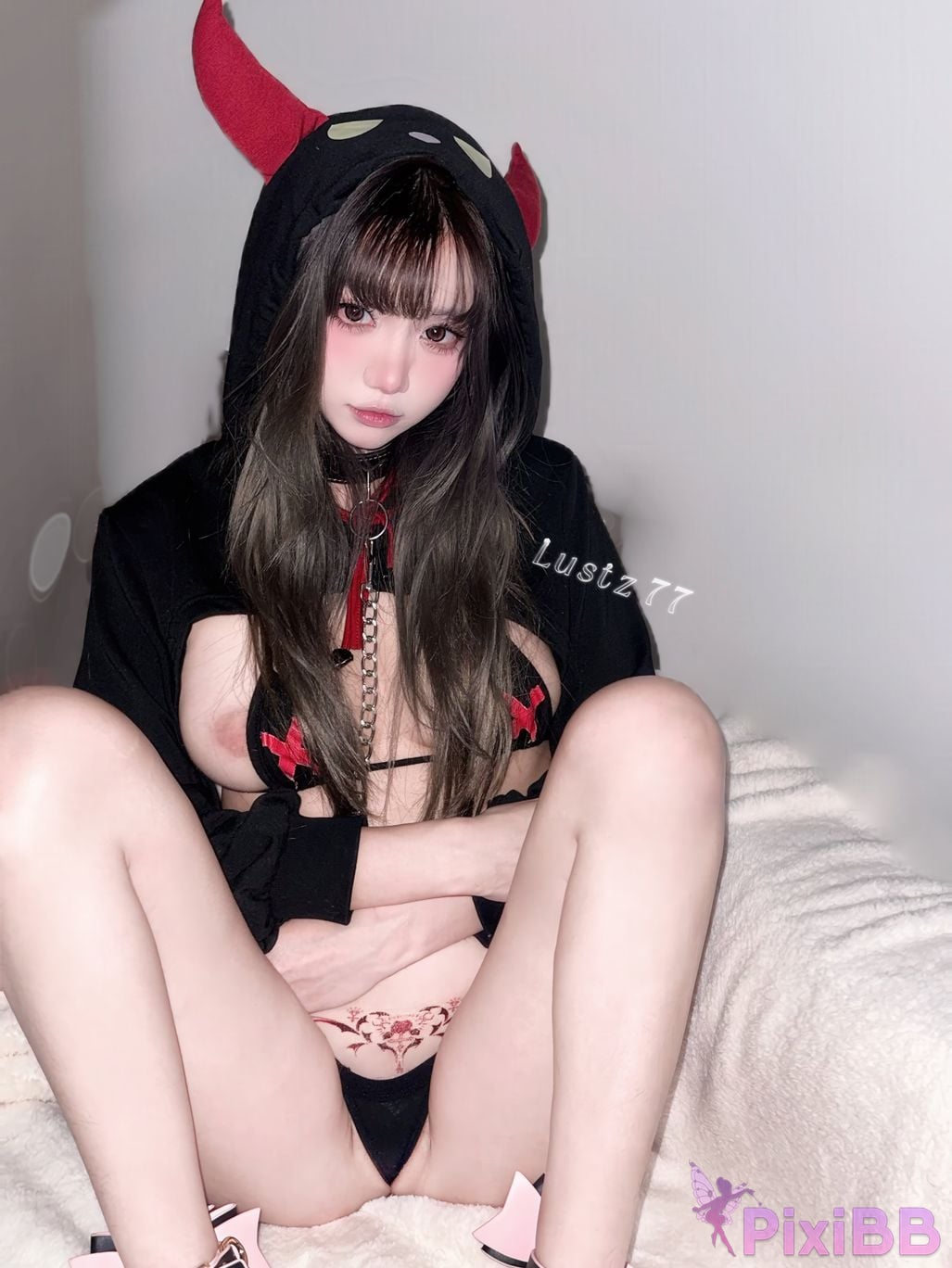 Cosplayer Qiqi be good bikini oil glossy silk PixiBB.COM 020