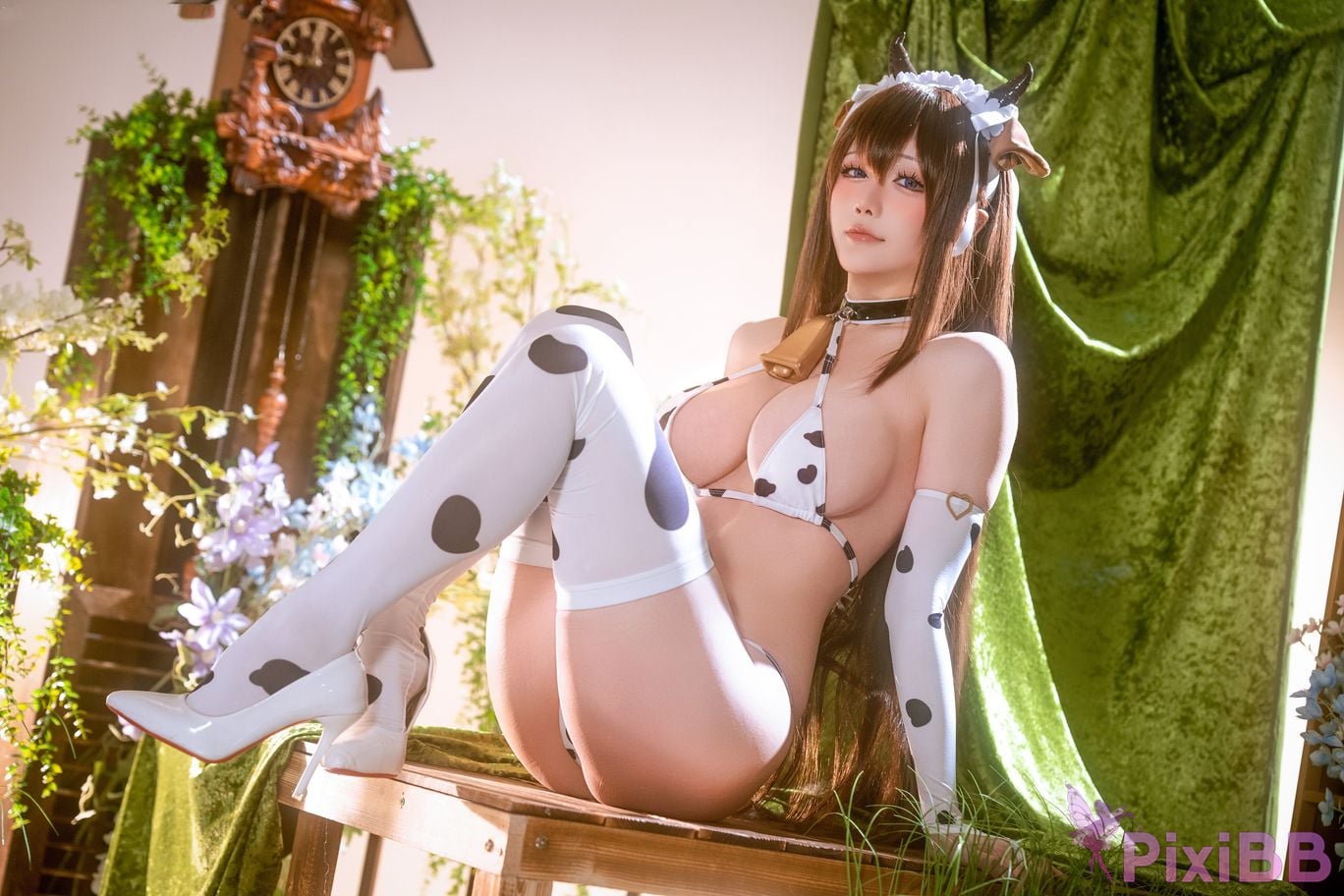 Cosplayer The star is late Hoshilily azur lane Kashino cow bikini PixiBB.COM 005