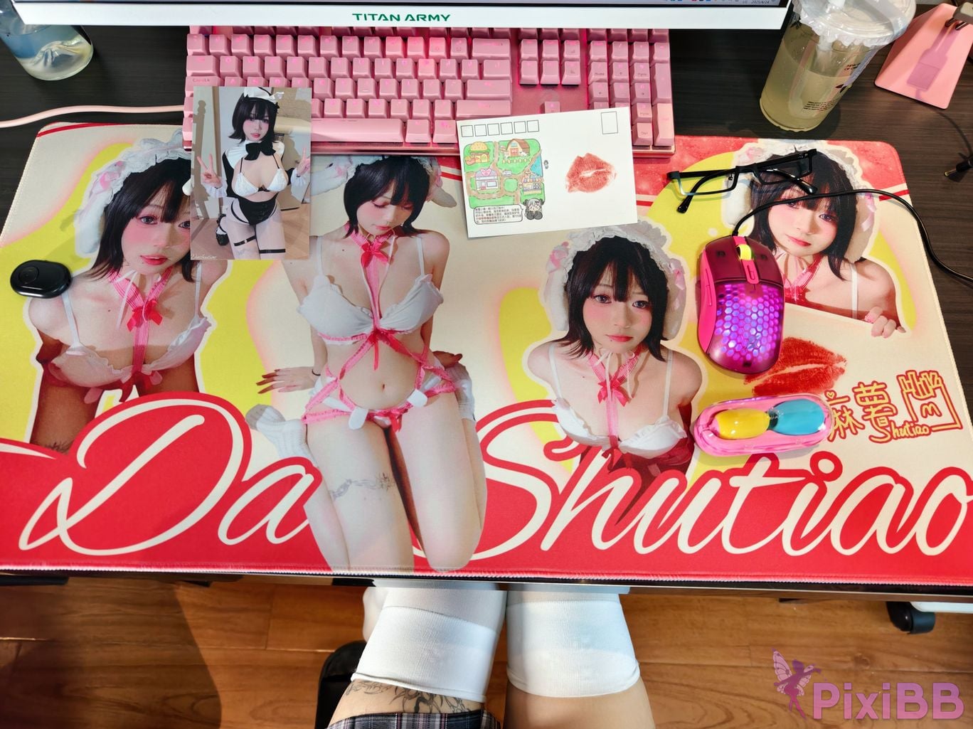 Cosplayer Mochi is delicious esports girlfriend PixiBB.COM 001