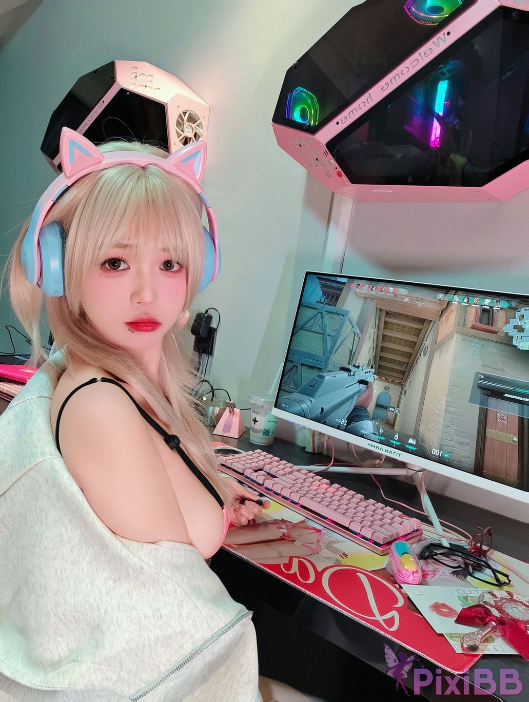 Cosplayer Mochi is delicious esports girlfriend PixiBB.COM 009