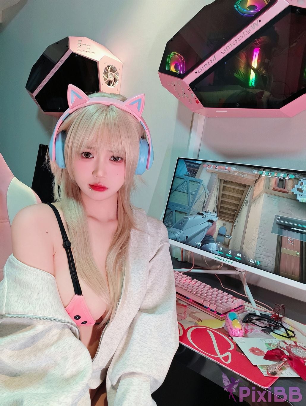 Cosplayer Mochi is delicious esports girlfriend PixiBB.COM 010