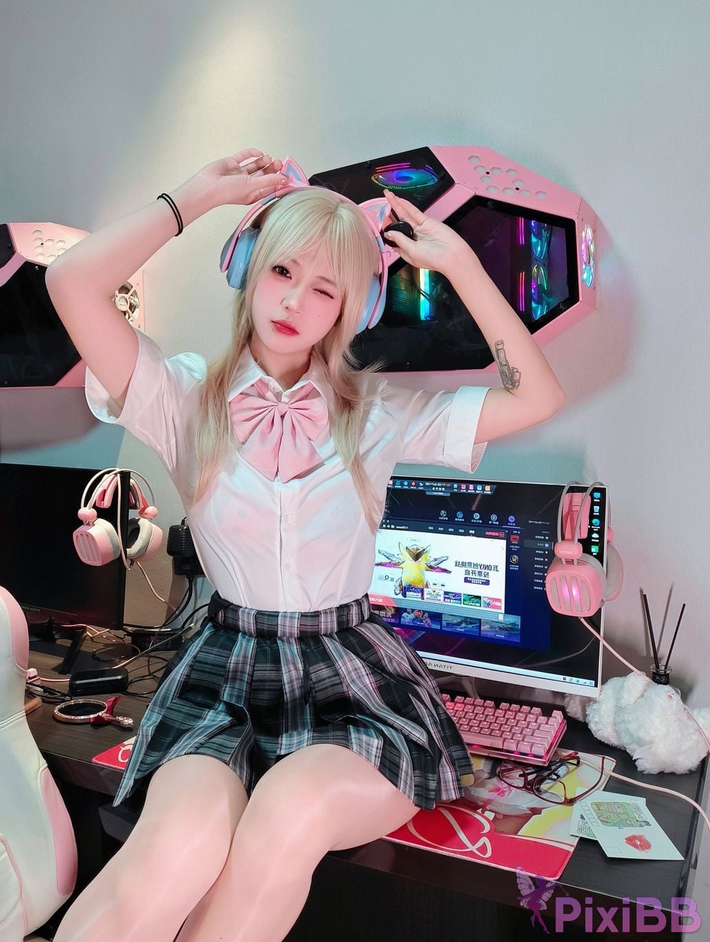 Cosplayer Mochi is delicious esports girlfriend PixiBB.COM 023