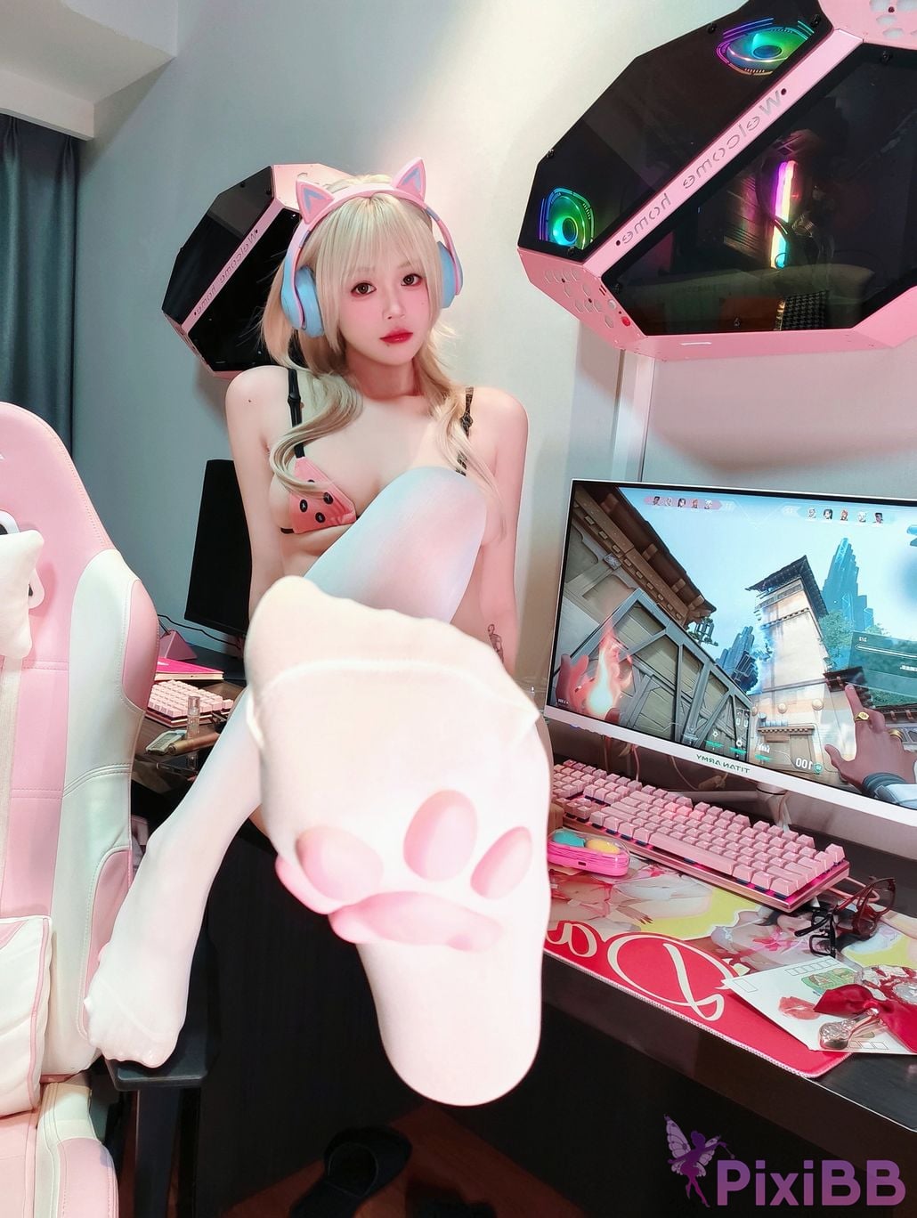 Cosplayer Mochi is delicious esports girlfriend PixiBB.COM 025