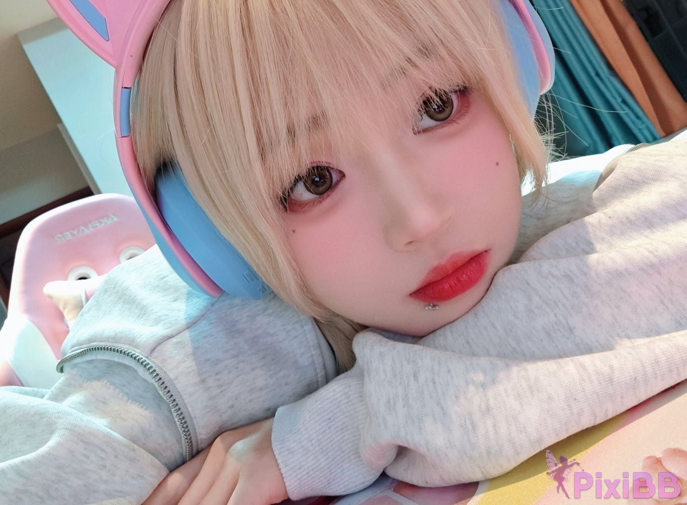 Cosplayer Mochi is delicious esports girlfriend PixiBB.COM 061