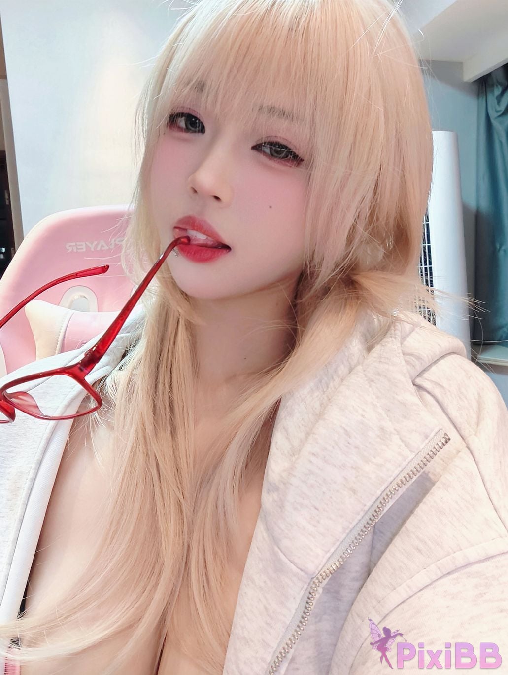 Cosplayer Mochi is delicious esports girlfriend PixiBB.COM 062