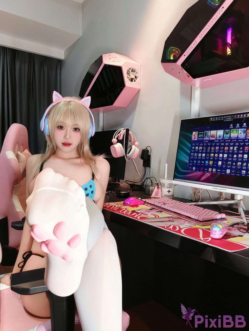 Cosplayer Mochi is delicious esports girlfriend PixiBB.COM 076