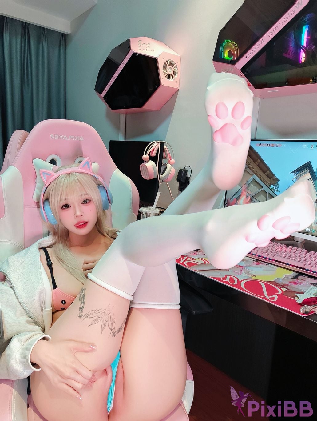 Cosplayer Mochi is delicious esports girlfriend PixiBB.COM 083