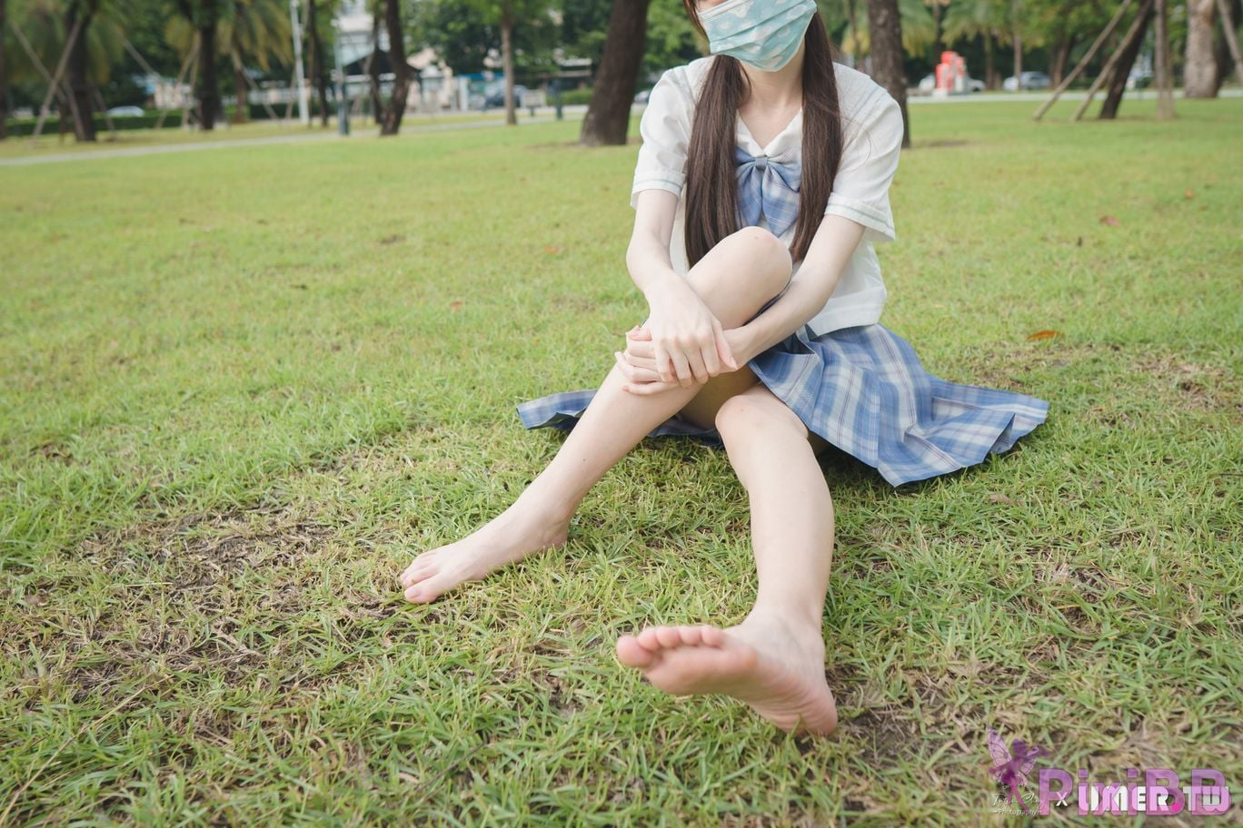 Limerence Original No.109 JK Girls bare feet in white cotton stockings Baiyu Park PixiBB.COM 003
