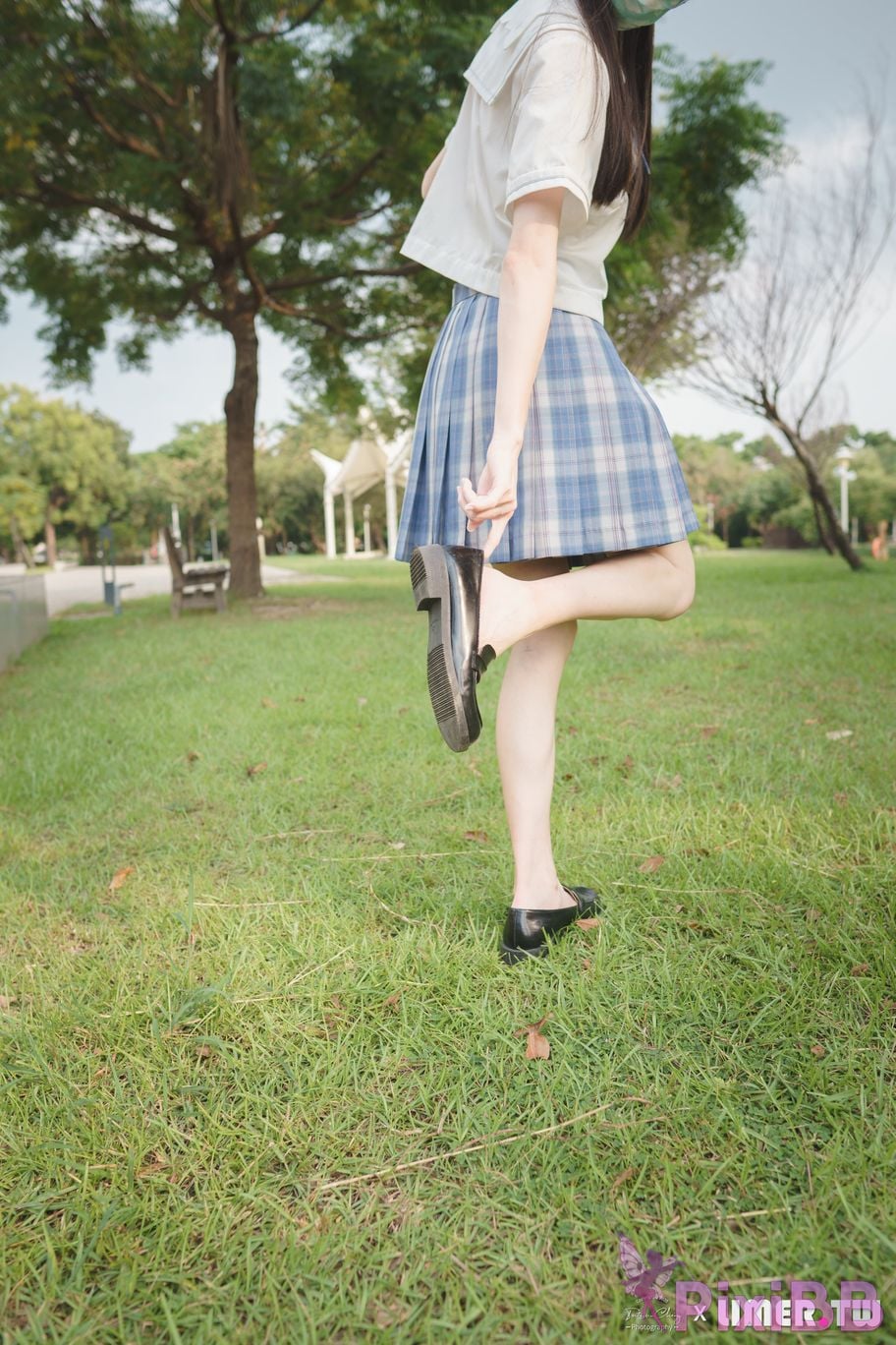 Limerence Original No.109 JK Girls bare feet in white cotton stockings Baiyu Park PixiBB.COM 010