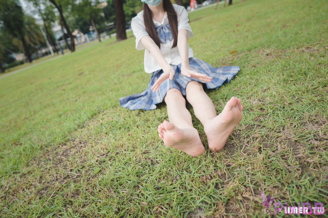 Limerence Original No.109 JK Girls bare feet in white cotton stockings Baiyu Park PixiBB.COM 012