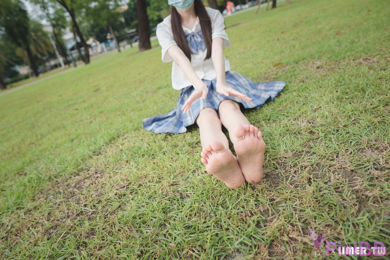 Limerence Original No.109 JK Girls bare feet in white cotton stockings Baiyu Park PixiBB.COM 013