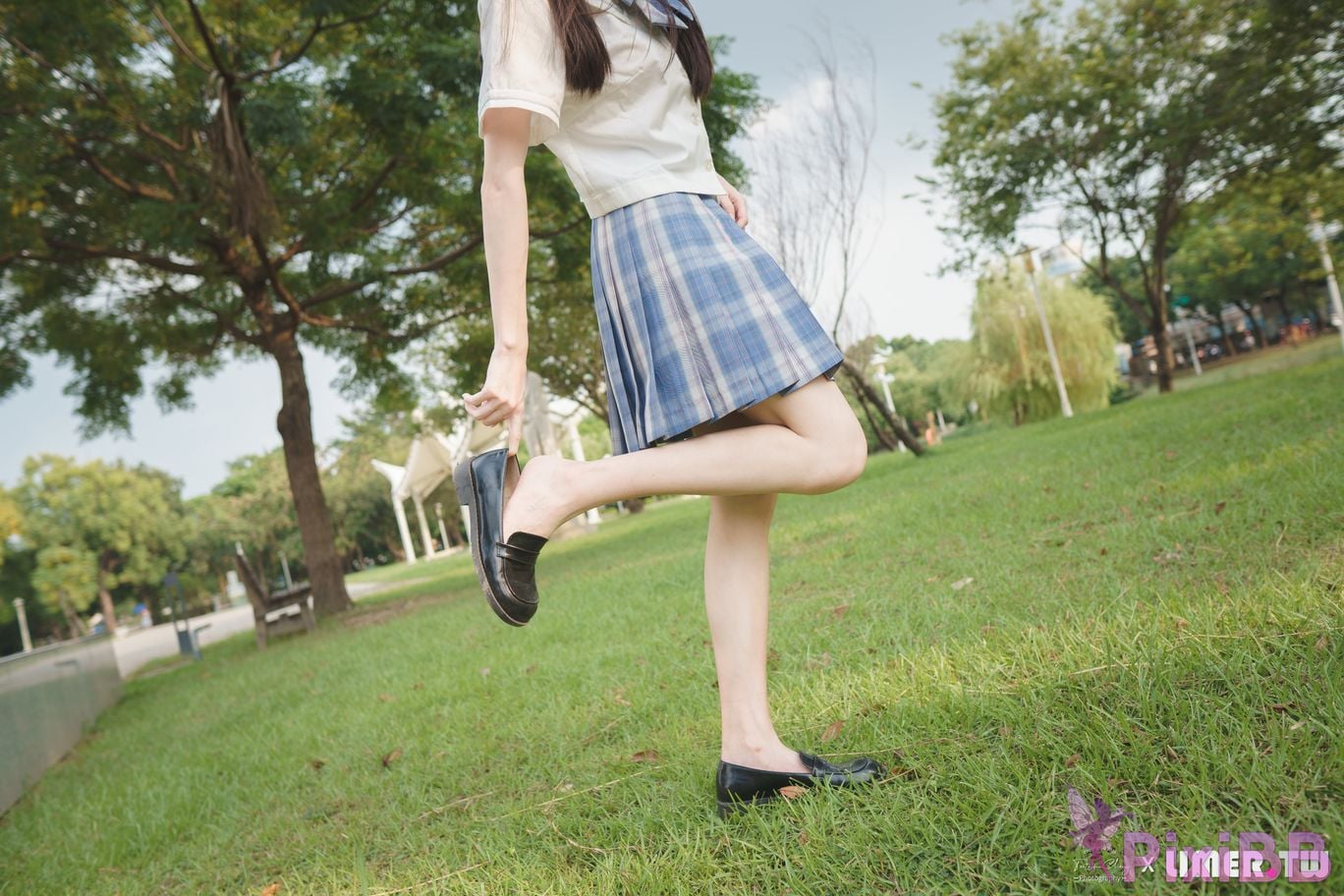 Limerence Original No.109 JK Girls bare feet in white cotton stockings Baiyu Park PixiBB.COM 015