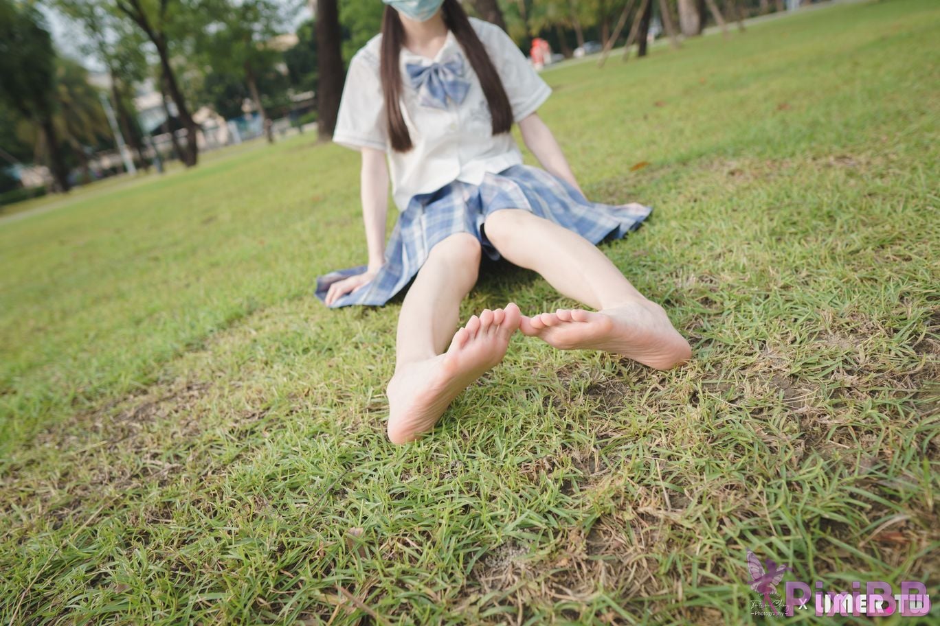 Limerence Original No.109 JK Girls bare feet in white cotton stockings Baiyu Park PixiBB.COM 017