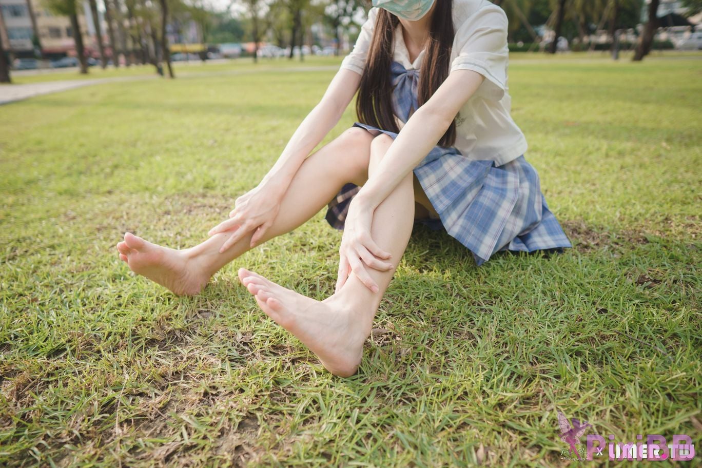 Limerence Original No.109 JK Girls bare feet in white cotton stockings Baiyu Park PixiBB.COM 018