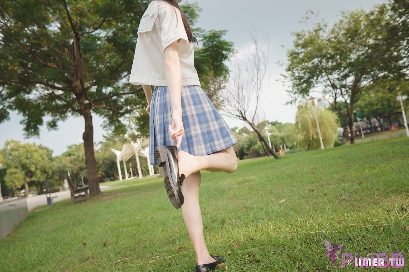 Limerence Original No.109 JK Girls bare feet in white cotton stockings Baiyu Park PixiBB.COM 024