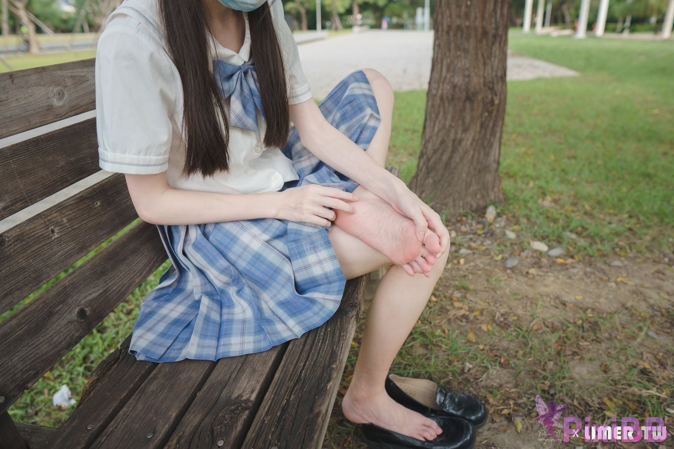 Limerence Original No.109 JK Girls bare feet in white cotton stockings Baiyu Park PixiBB.COM 029