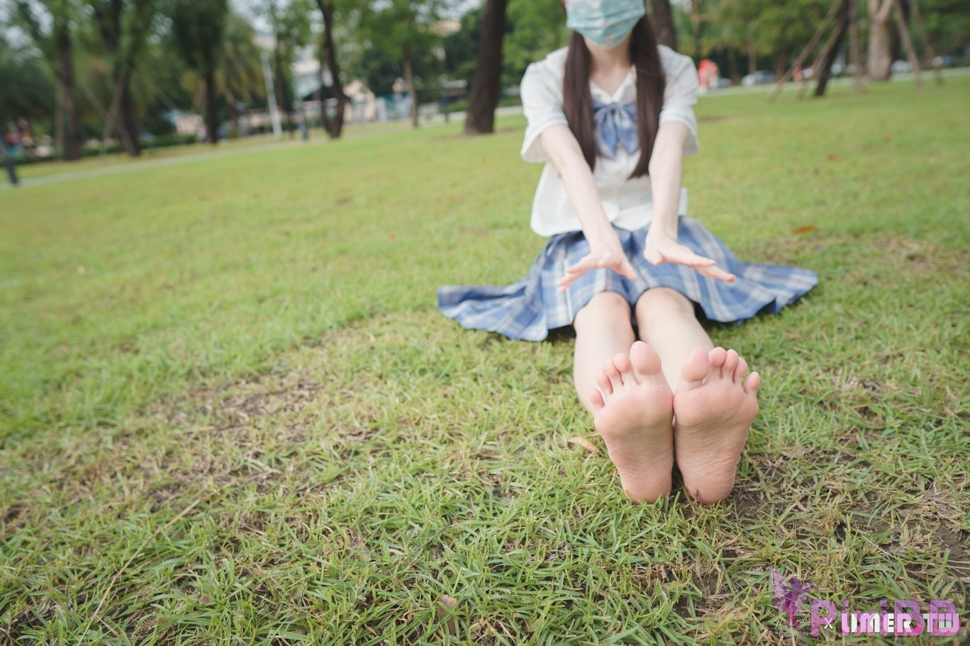 Limerence Original No.109 JK Girls bare feet in white cotton stockings Baiyu Park PixiBB.COM 038