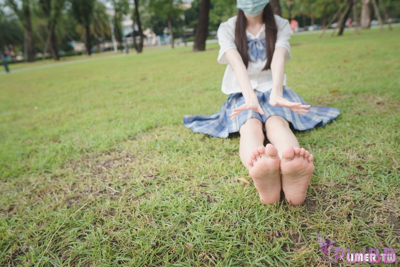 Limerence Original No.109 JK Girls bare feet in white cotton stockings Baiyu Park PixiBB.COM 039