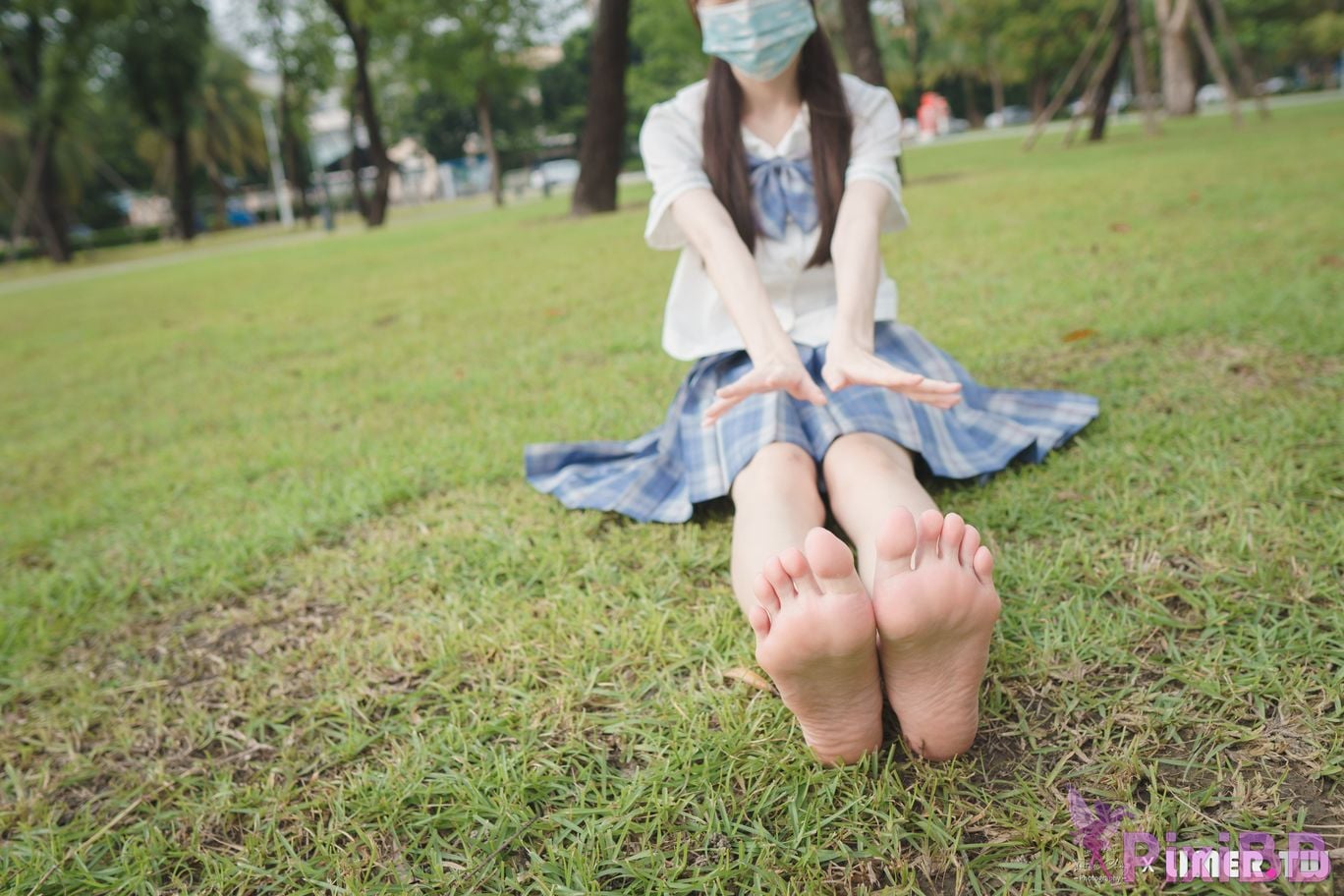Limerence Original No.109 JK Girls bare feet in white cotton stockings Baiyu Park PixiBB.COM 042