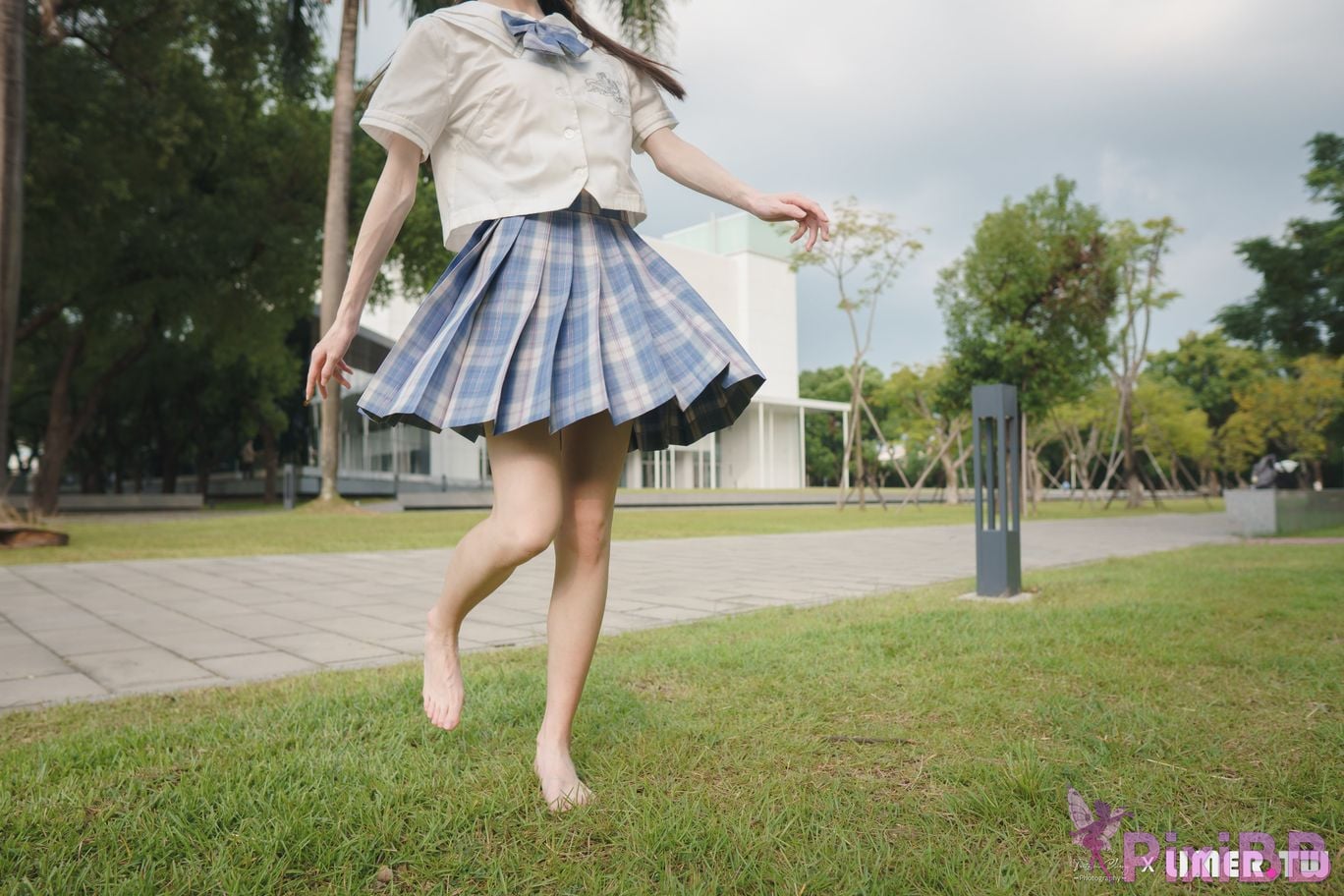 Limerence Original No.109 JK Girls bare feet in white cotton stockings Baiyu Park PixiBB.COM 045