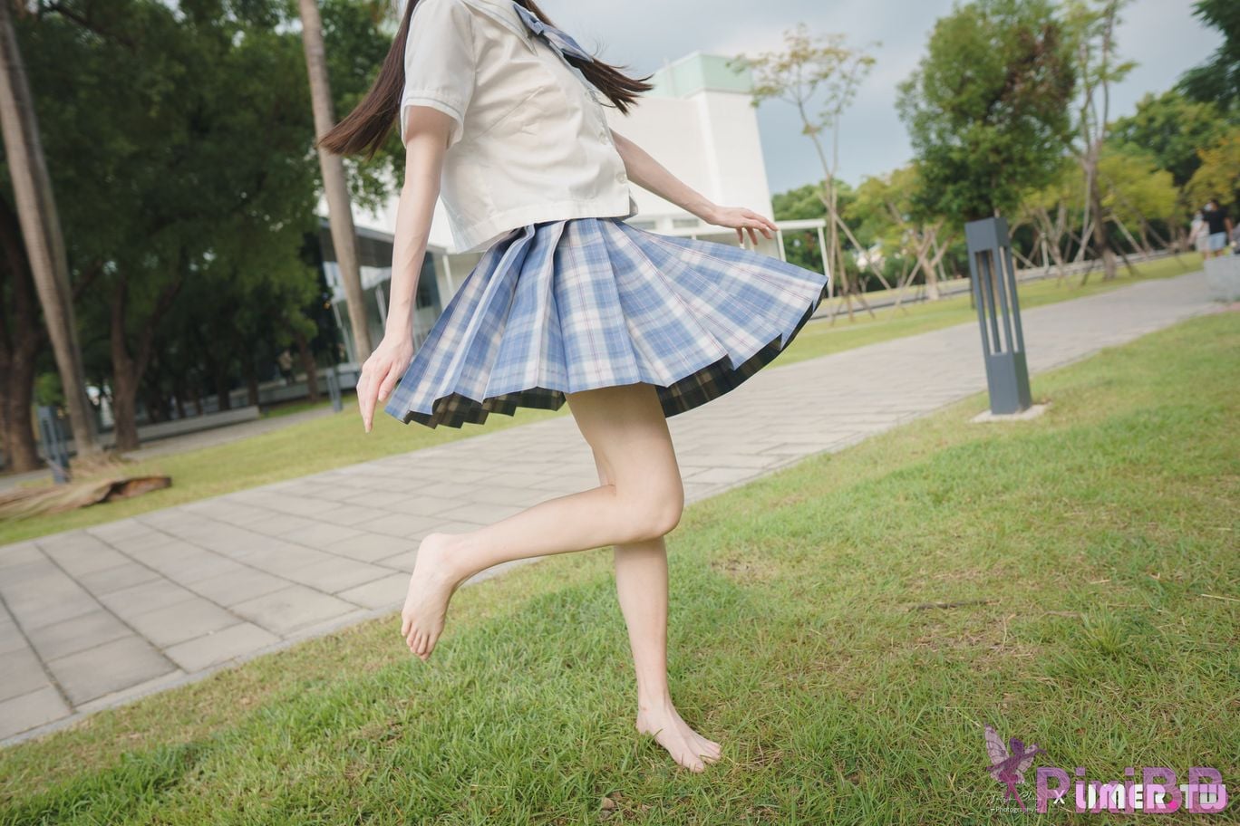 Limerence Original No.109 JK Girls bare feet in white cotton stockings Baiyu Park PixiBB.COM 048