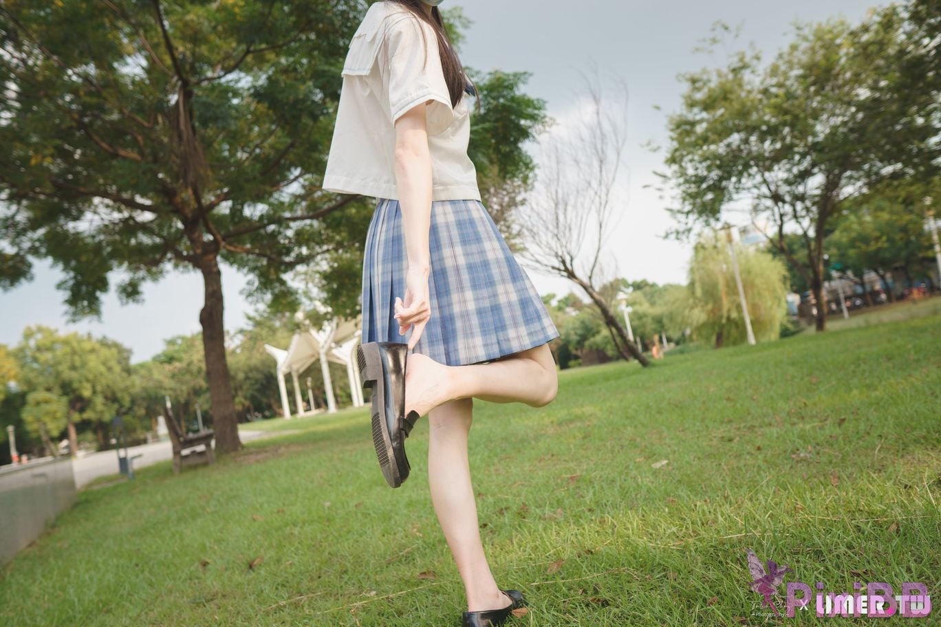 Limerence Original No.109 JK Girls bare feet in white cotton stockings Baiyu Park PixiBB.COM 049