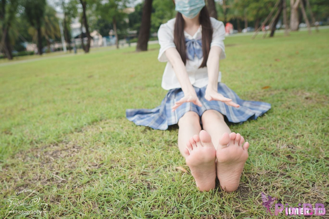 Limerence Original No.109 JK Girls bare feet in white cotton stockings Baiyu Park PixiBB.COM 051