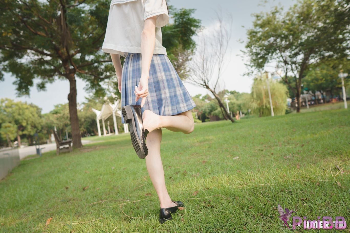 Limerence Original No.109 JK Girls bare feet in white cotton stockings Baiyu Park PixiBB.COM 052