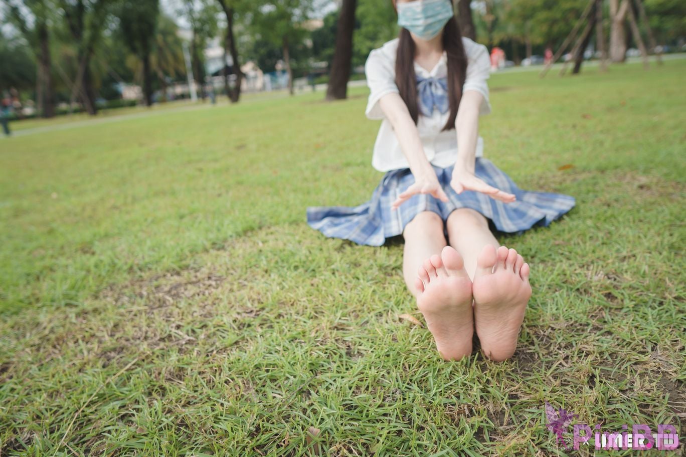 Limerence Original No.109 JK Girls bare feet in white cotton stockings Baiyu Park PixiBB.COM 055