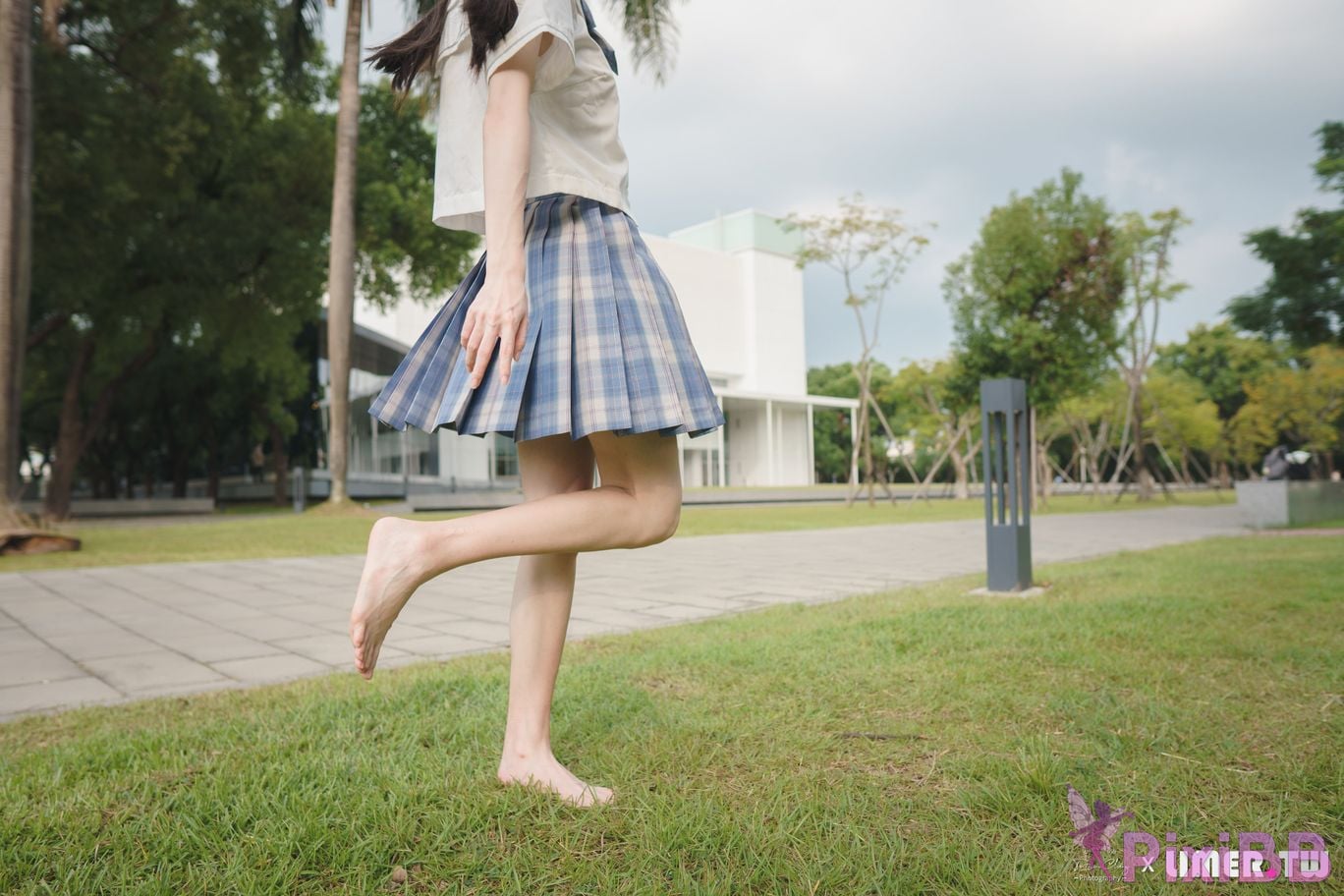 Limerence Original No.109 JK Girls bare feet in white cotton stockings Baiyu Park PixiBB.COM 059