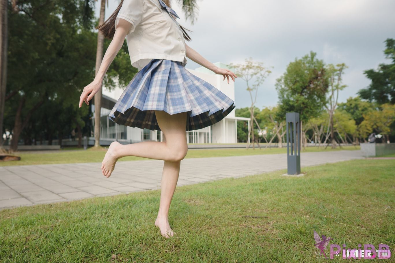 Limerence Original No.109 JK Girls bare feet in white cotton stockings Baiyu Park PixiBB.COM 062