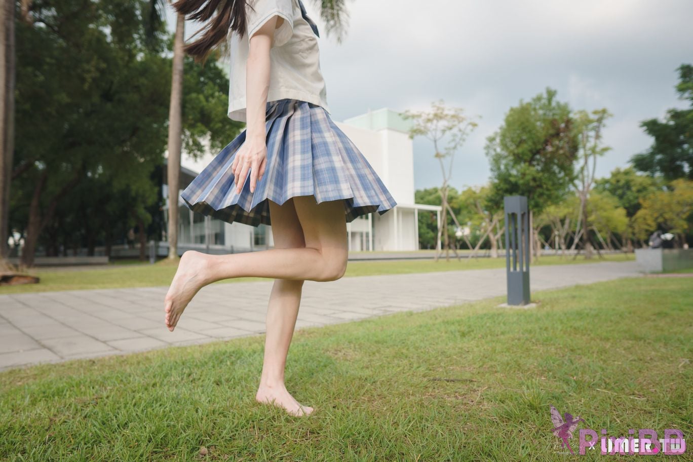 Limerence Original No.109 JK Girls bare feet in white cotton stockings Baiyu Park PixiBB.COM 080