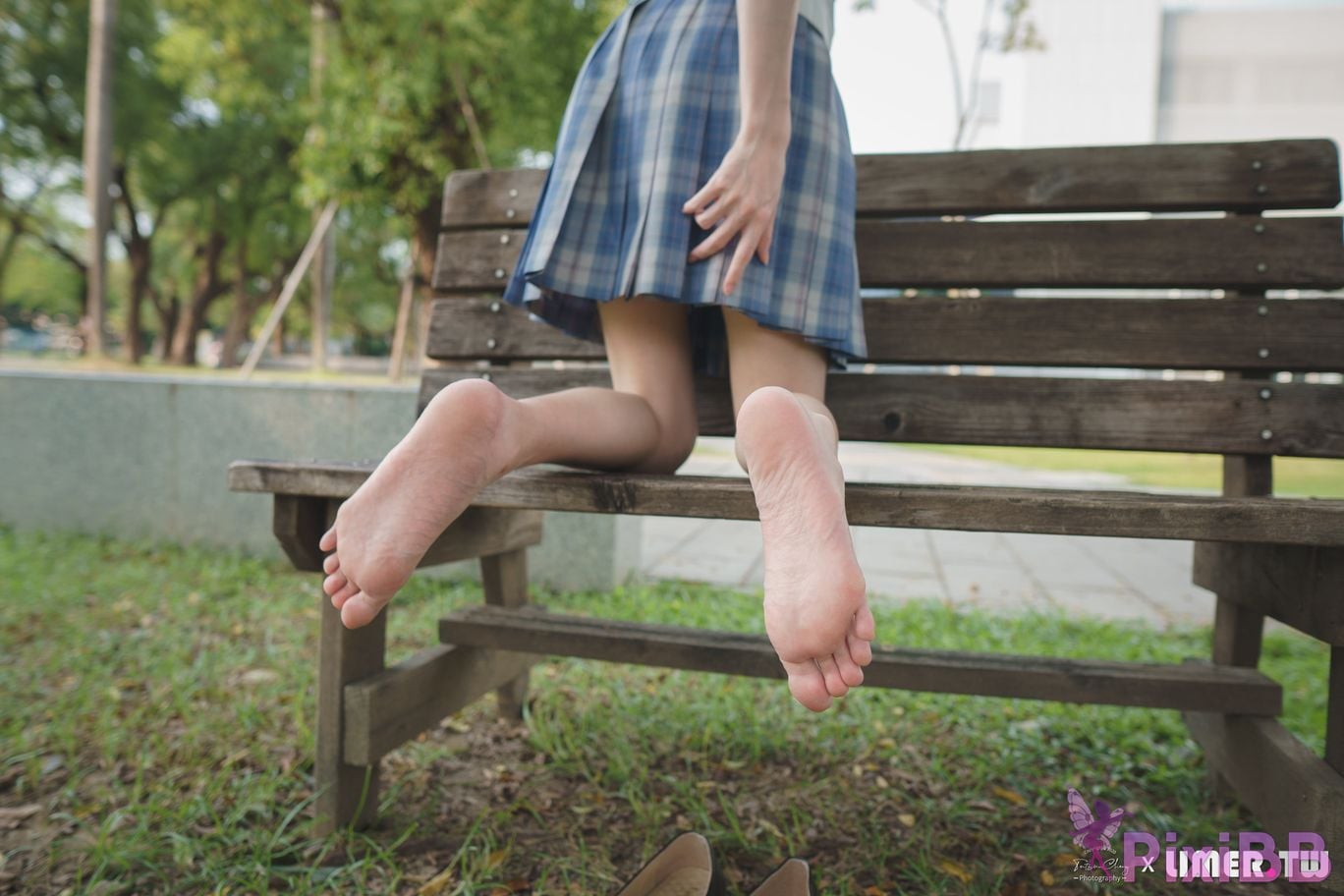 Limerence Original No.109 JK Girls bare feet in white cotton stockings Baiyu Park PixiBB.COM 097