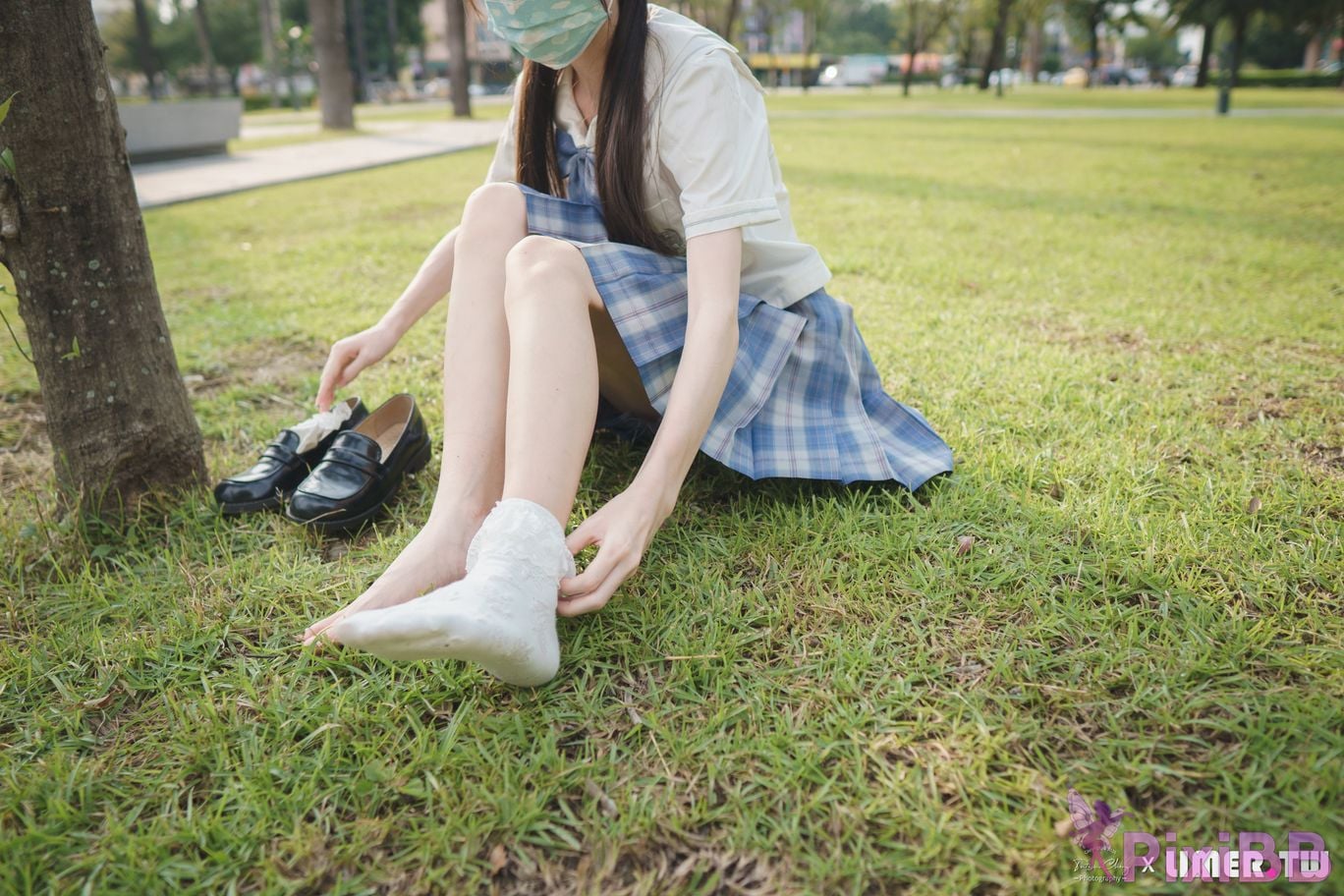 Limerence Original No.109 JK Girls bare feet in white cotton stockings Baiyu Park PixiBB.COM 112