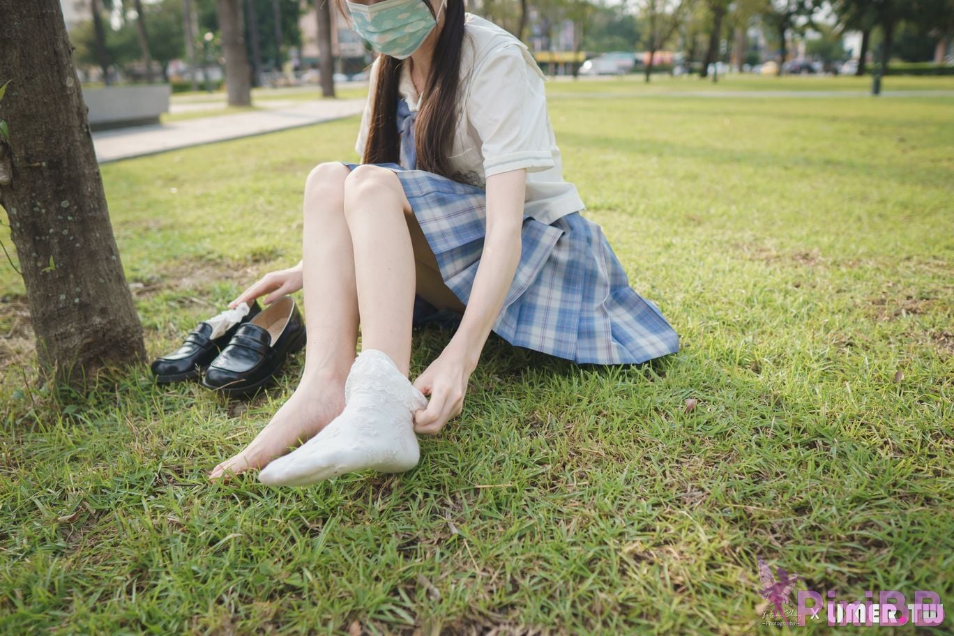 Limerence Original No.109 JK Girls bare feet in white cotton stockings Baiyu Park PixiBB.COM 113