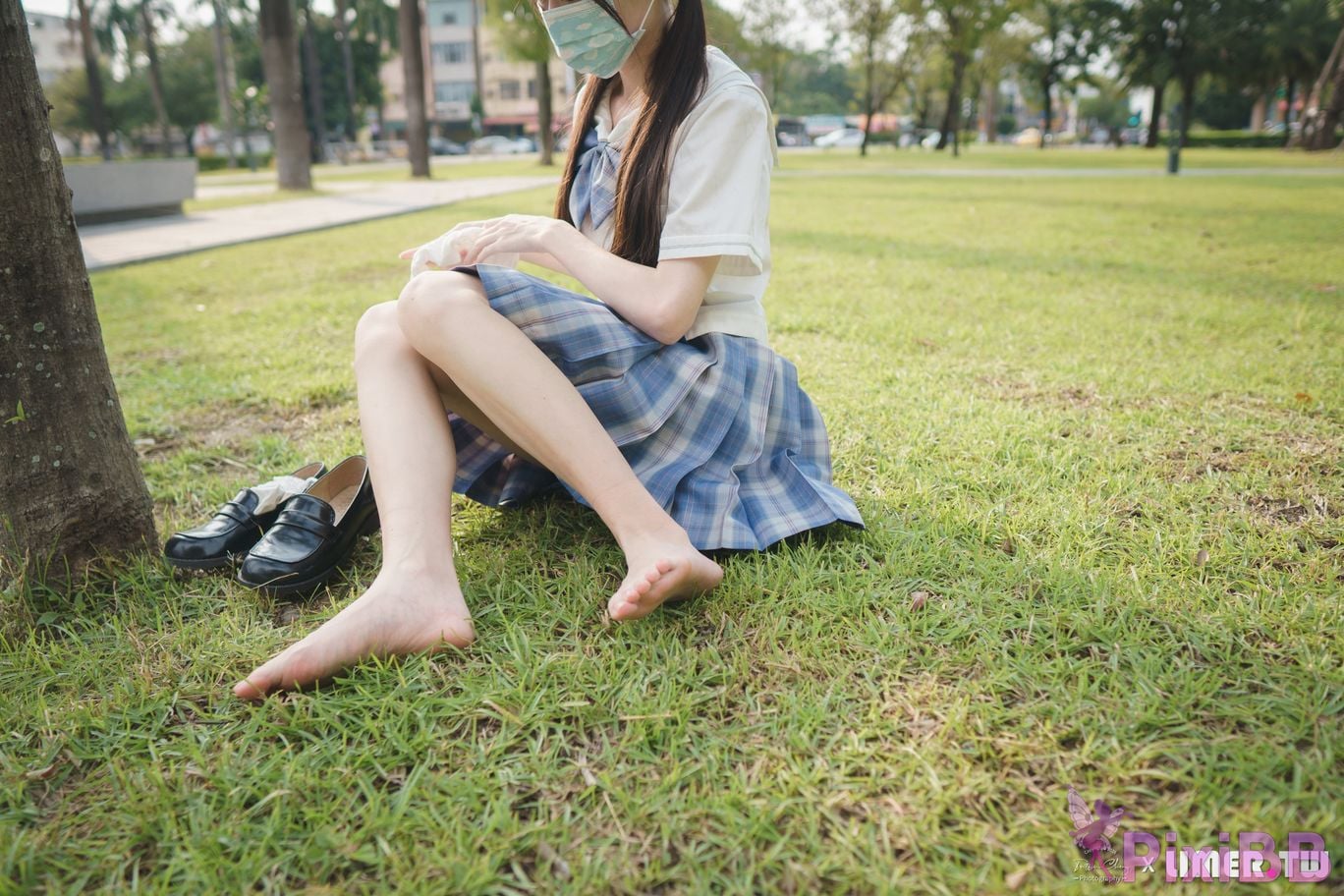Limerence Original No.109 JK Girls bare feet in white cotton stockings Baiyu Park PixiBB.COM 115