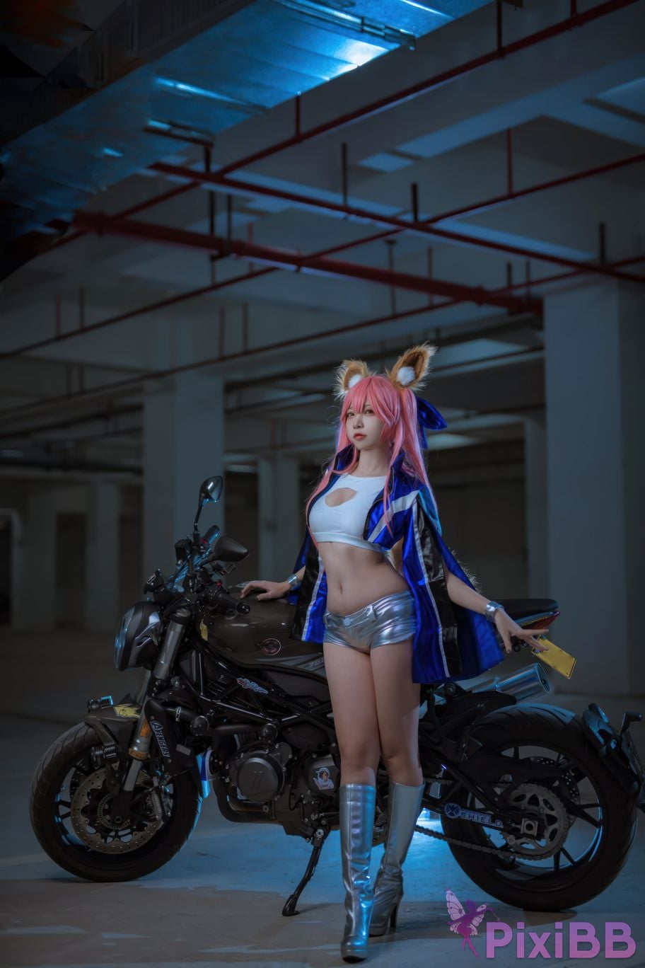 Cosplayer Second Assistant Nisa FGO Tamamoae Racing Suit PixiBB.COM 001