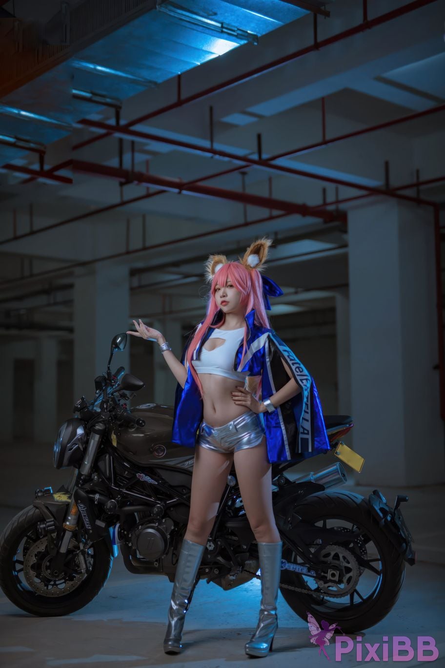 Cosplayer Second Assistant Nisa FGO Tamamoae Racing Suit PixiBB.COM 003
