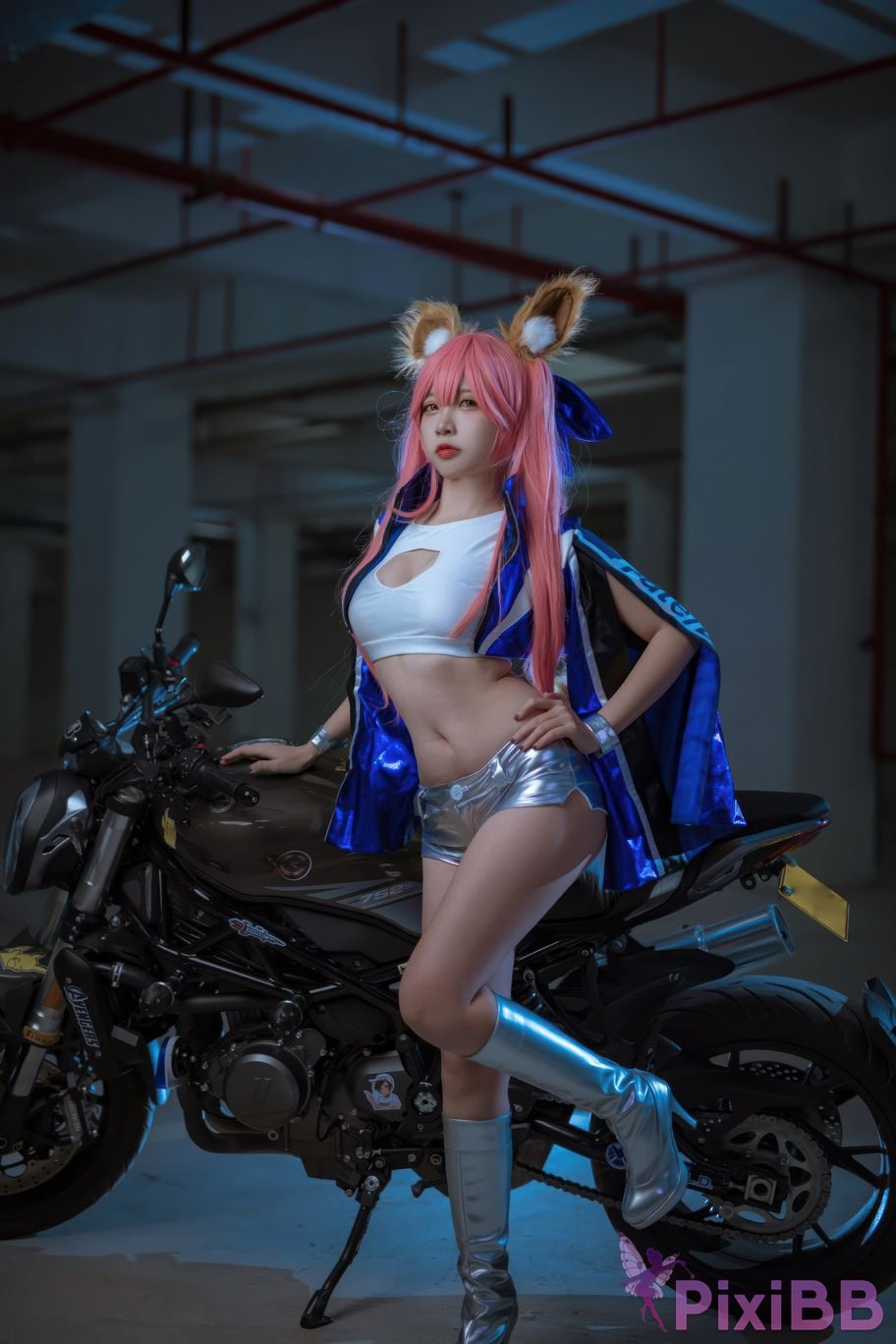 Cosplayer Second Assistant Nisa FGO Tamamoae Racing Suit PixiBB.COM 004