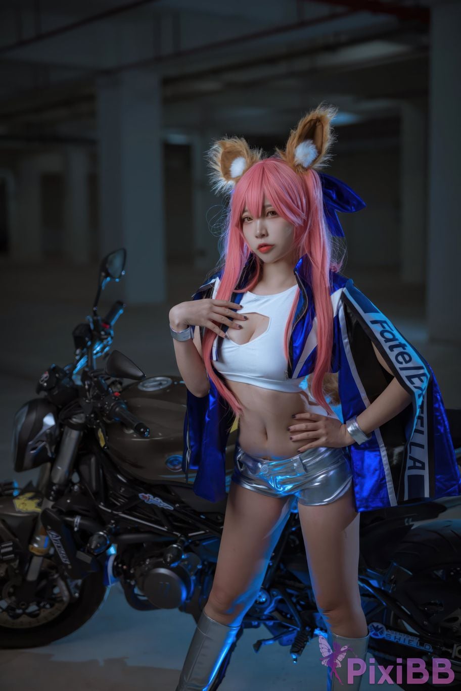 Cosplayer Second Assistant Nisa FGO Tamamoae Racing Suit PixiBB.COM 005