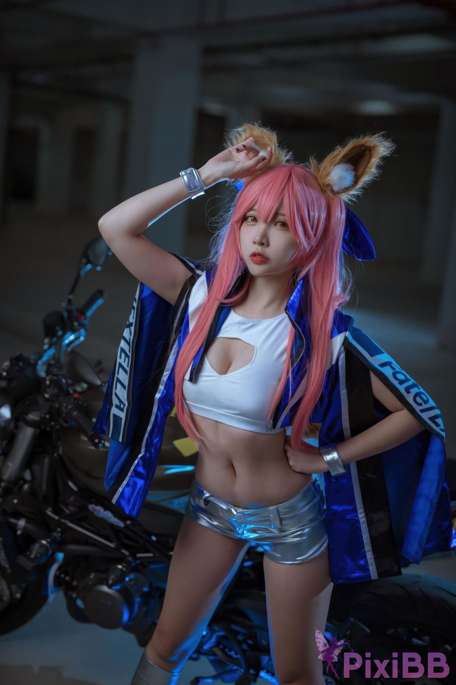 Cosplayer Second Assistant Nisa FGO Tamamoae Racing Suit PixiBB.COM 006
