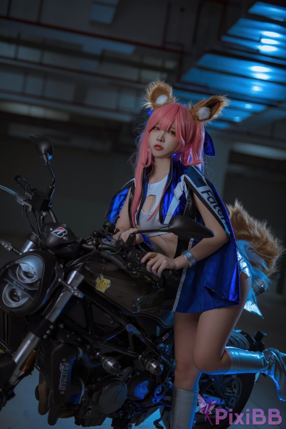 Cosplayer Second Assistant Nisa FGO Tamamoae Racing Suit PixiBB.COM 008