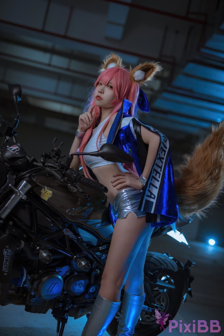 Cosplayer Second Assistant Nisa FGO Tamamoae Racing Suit PixiBB.COM 011