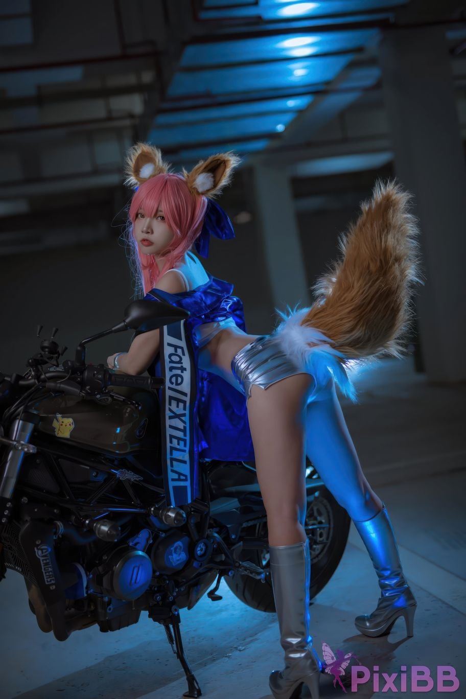 Cosplayer Second Assistant Nisa FGO Tamamoae Racing Suit PixiBB.COM 012